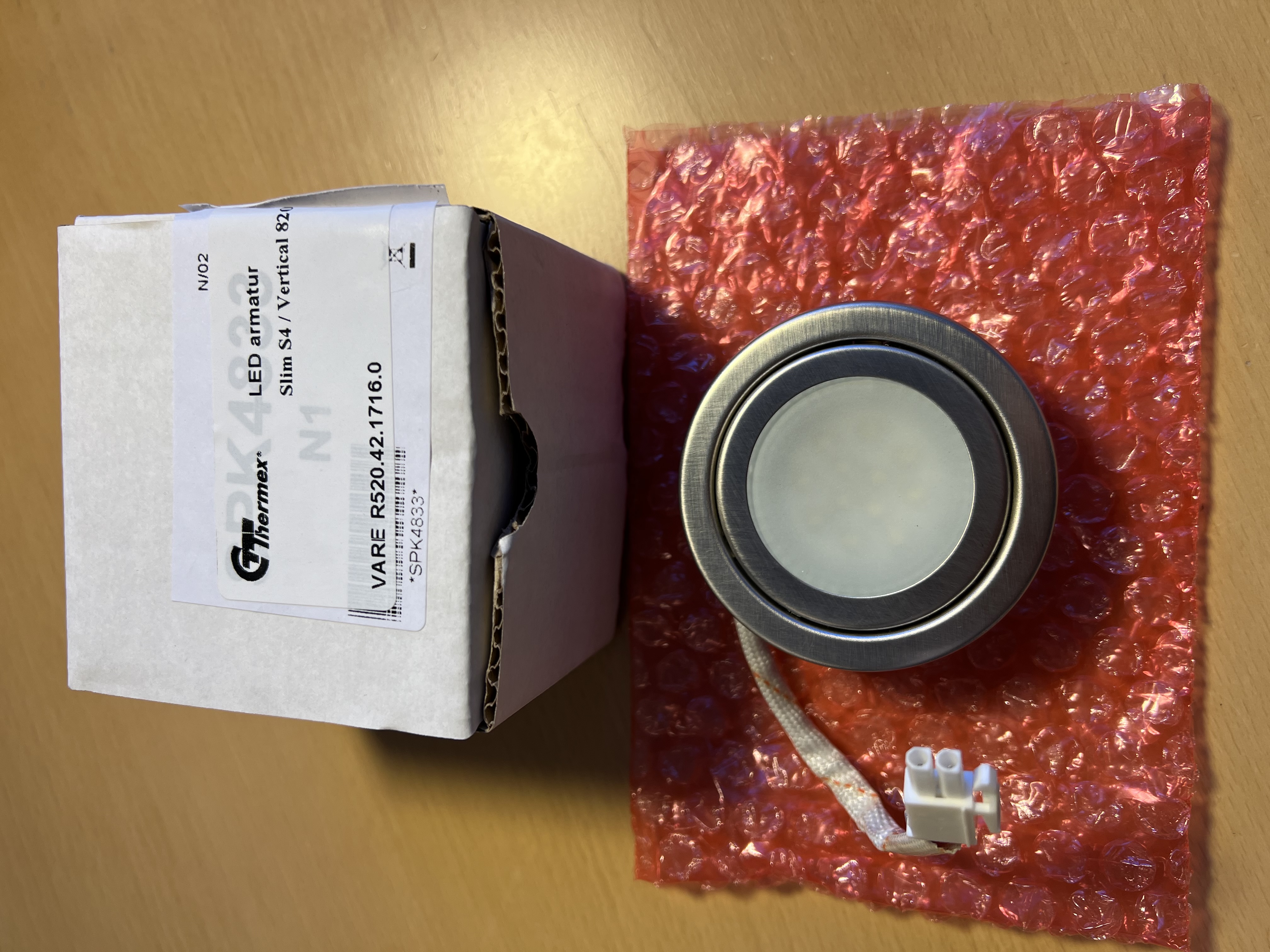 LED-armatur Slim S4/Vertical 820